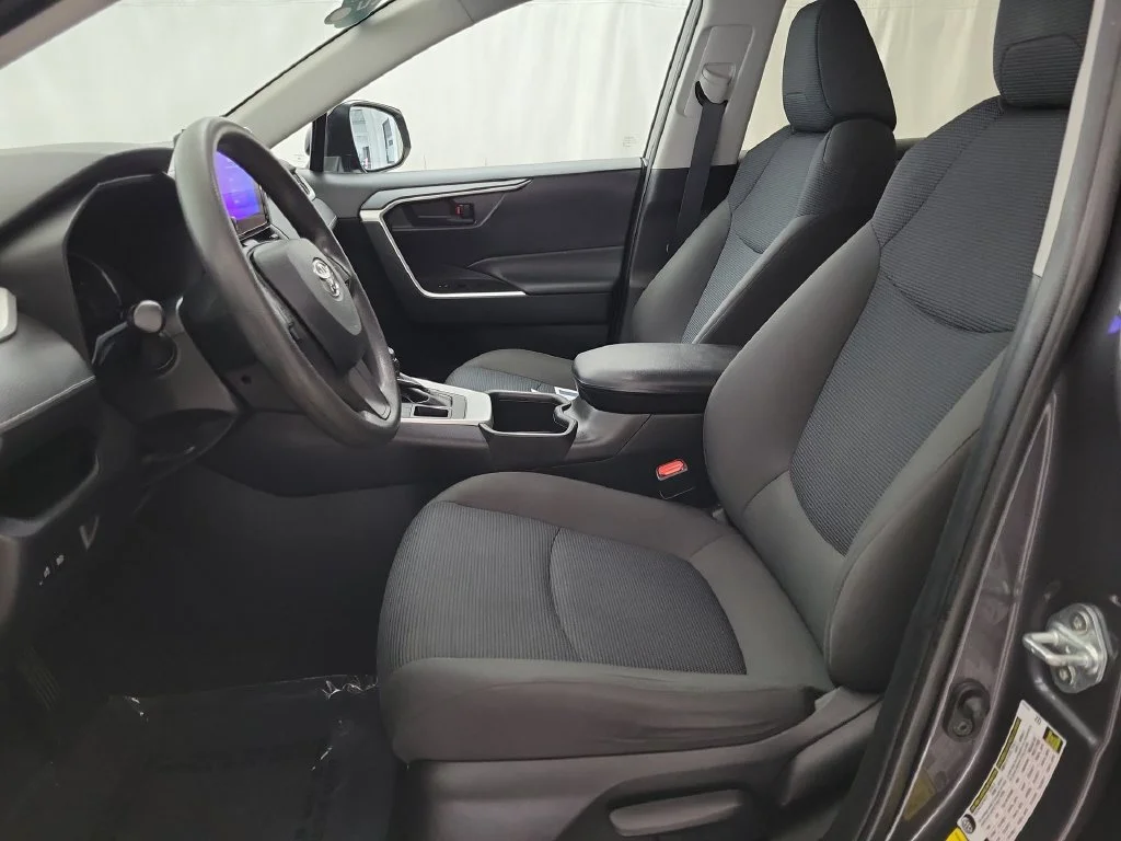 2024 Toyota RAV4 LE - Photo 9