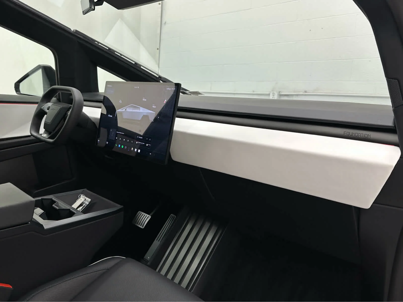 2024 Tesla Cybertruck Base - Photo 17