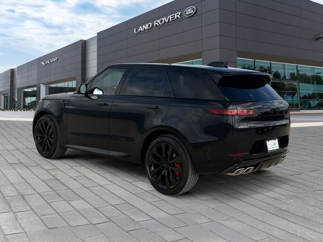 New 2026 Santorini Black Land Rover Dynamic SE image 3