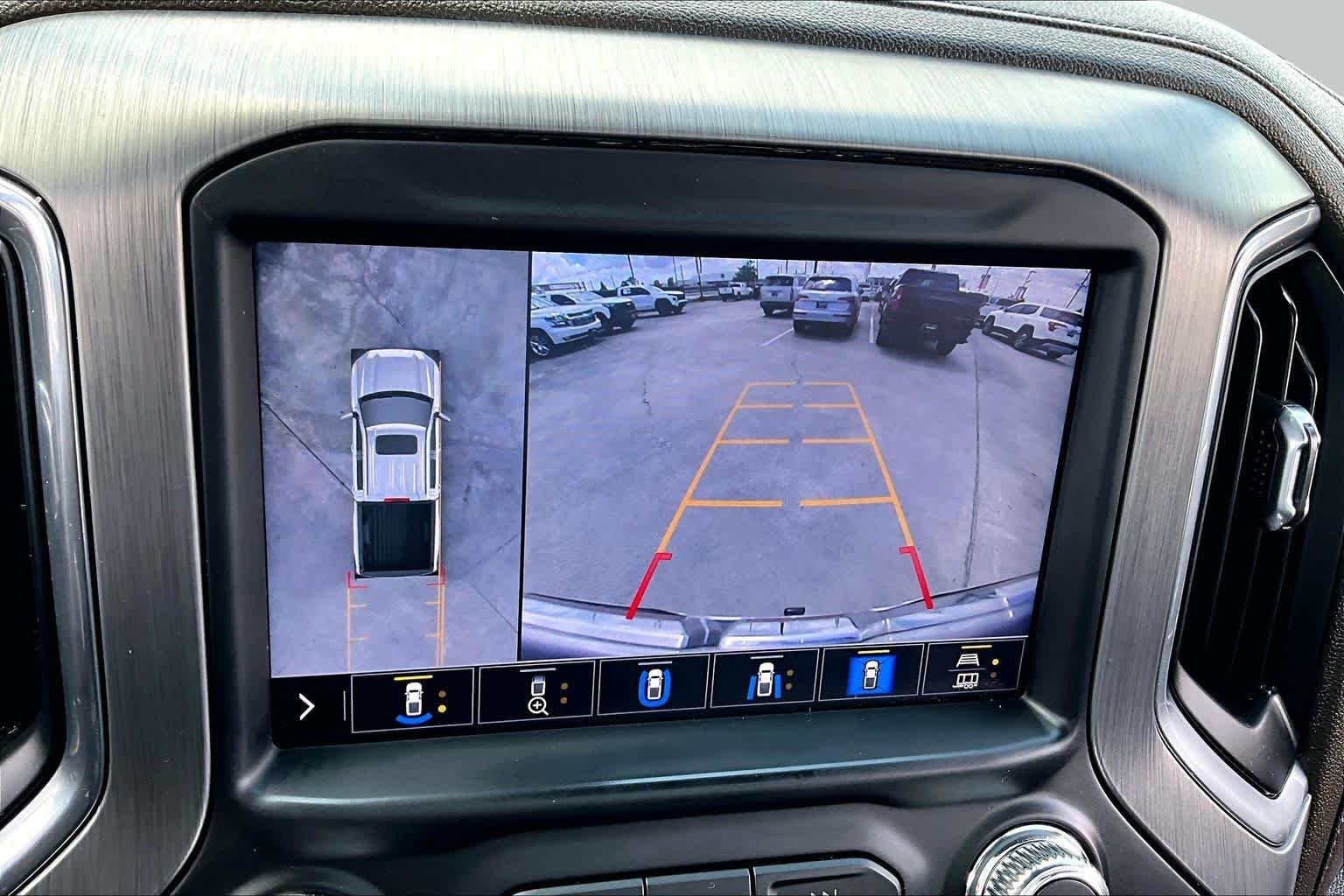 Used 2022 White Frost Tricoat GMC Denali image 27