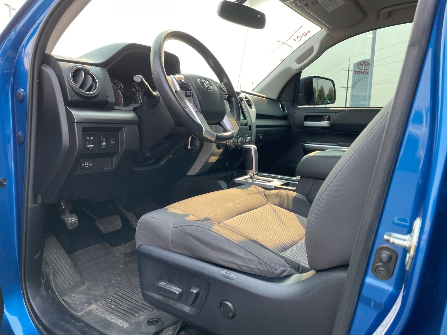 Used 2016 Blue Toyota SR5 image 9