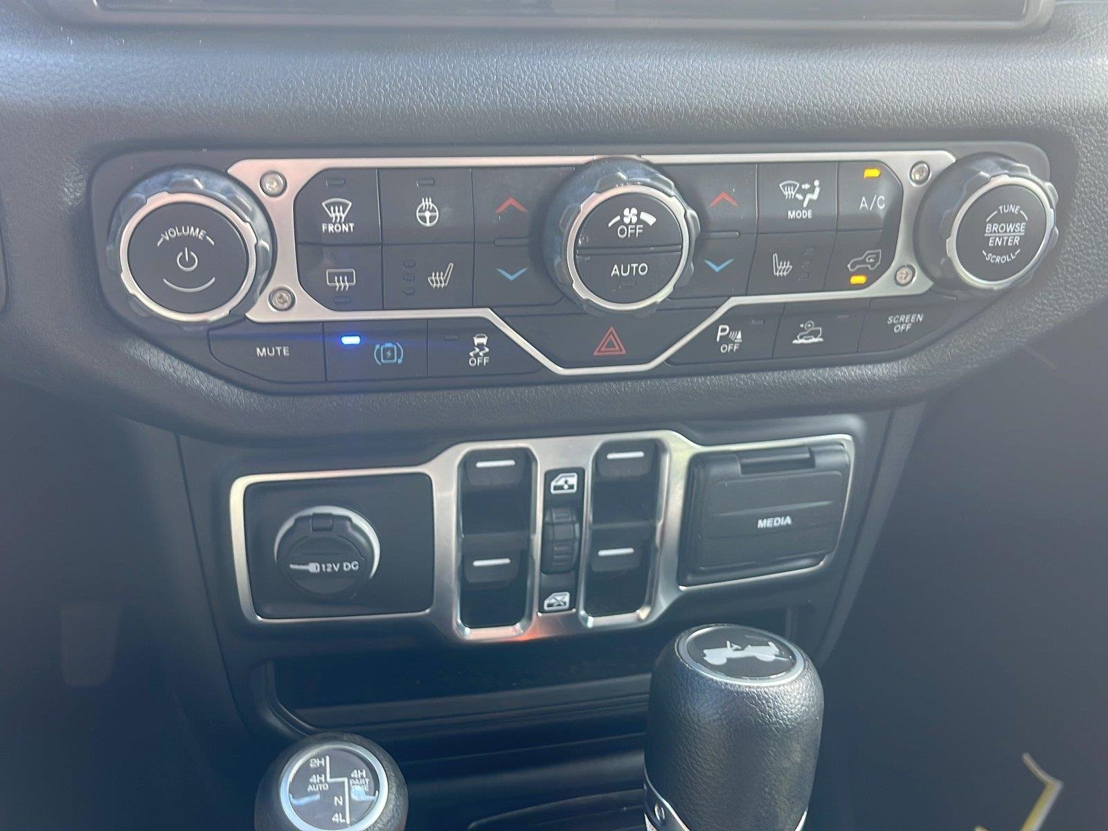 Used 2024 Bright White Clearcoat Jeep Sport S image 17