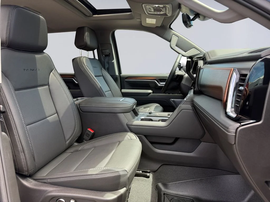 Used 2025 Black GMC Denali image 19
