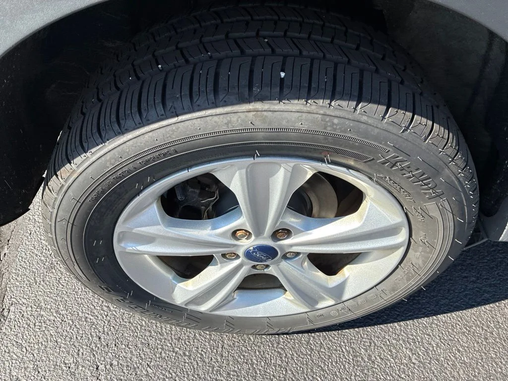 Used 2015 Gray Ford SE image 10