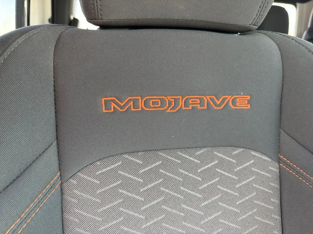 Used 2022 Black Clearcoat Jeep Mojave image 16