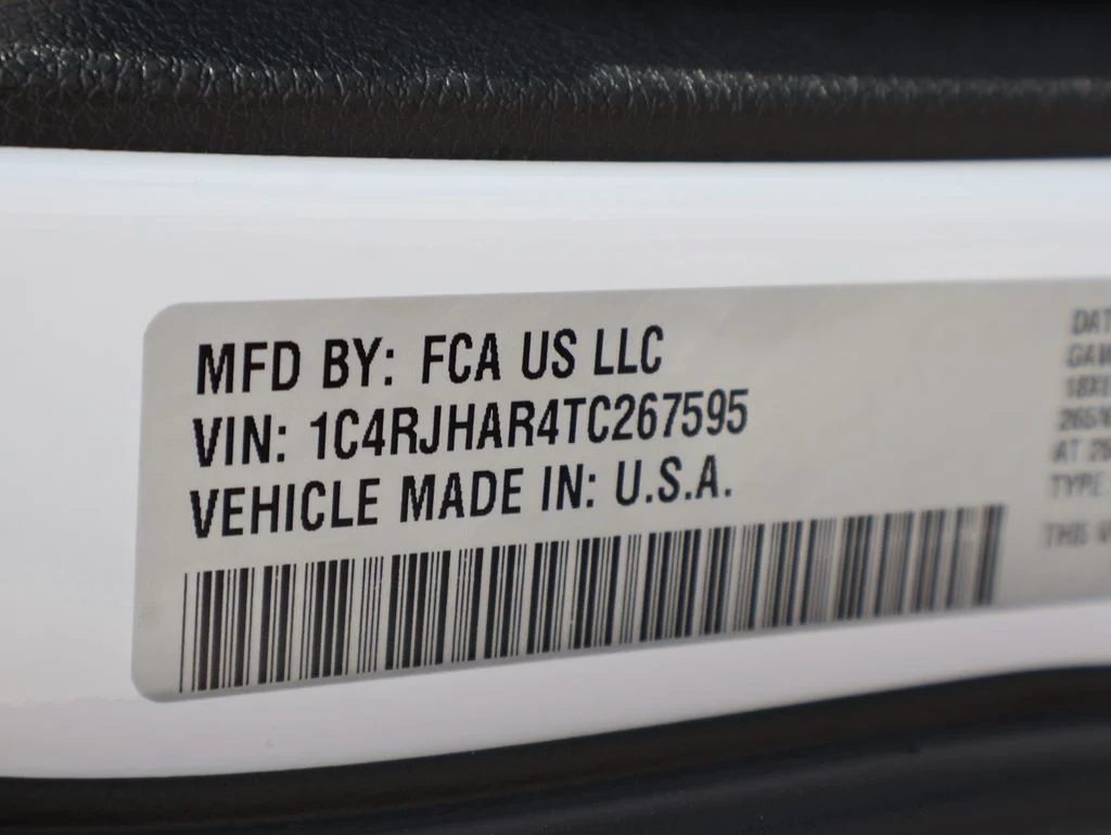 New 2026 Bright White Clear-Coat Exterior Paint Jeep Altitude image 43