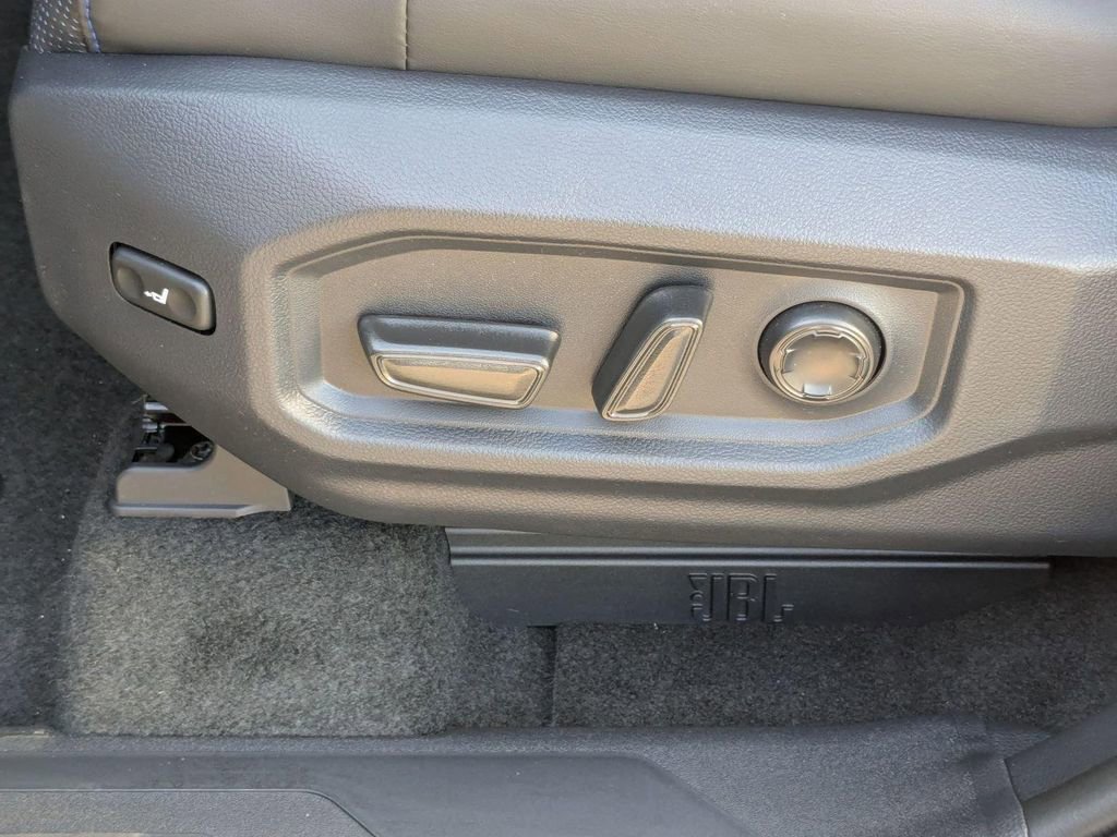 2025 Toyota Tundra Platinum - Photo 15