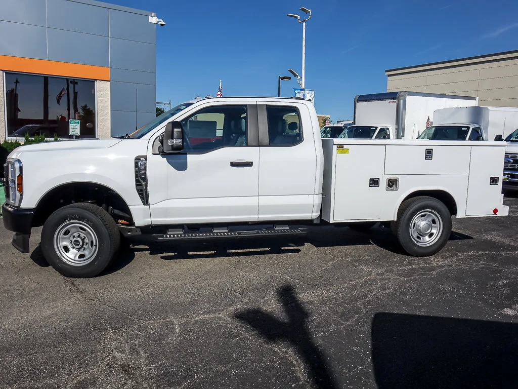 New 2026 Oxford White Ford XL image 6