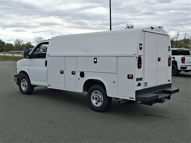 New 2025 Summit White GMC 1WT image 11