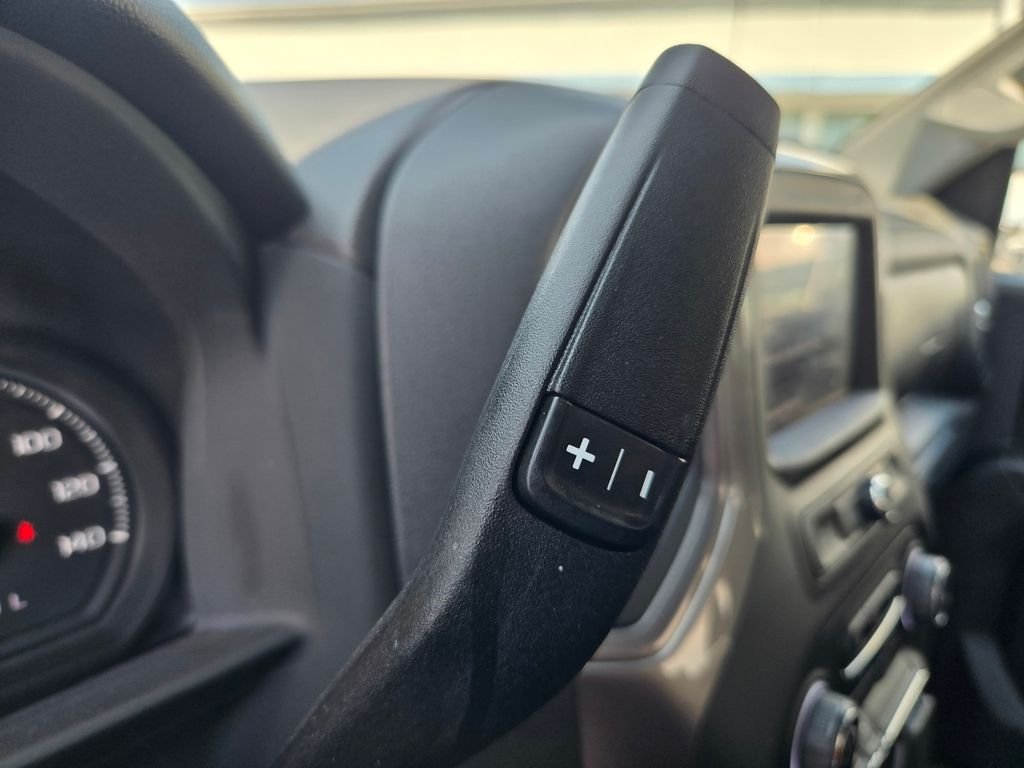 Used 2025 White Chevrolet Custom image 14