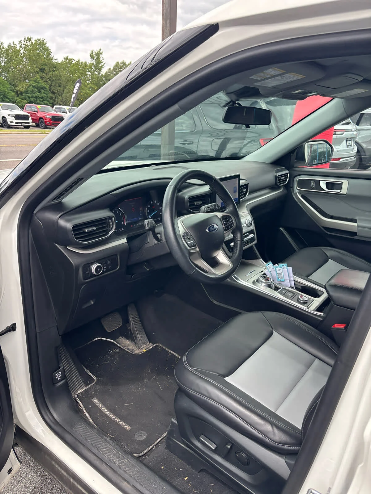 Used 2023 Star White Metallic Tri-Coat Ford XLT image 7