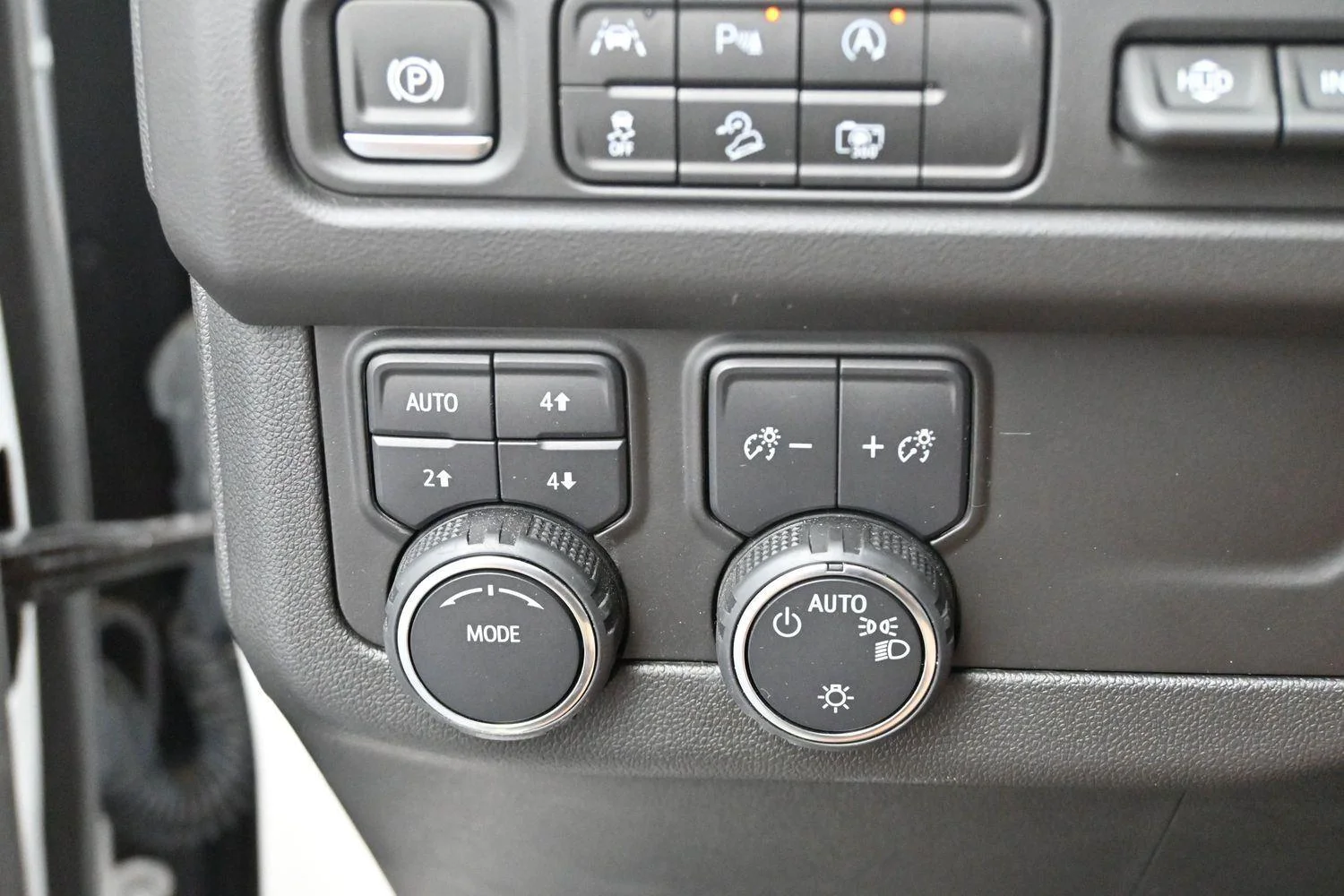 Used 2024 Iridescent Pearl Tricoat Chevrolet High Country image 29