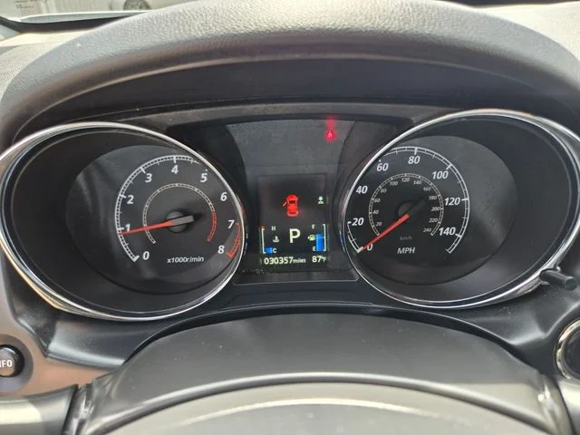 Used 2025 White Mitsubishi  image 32