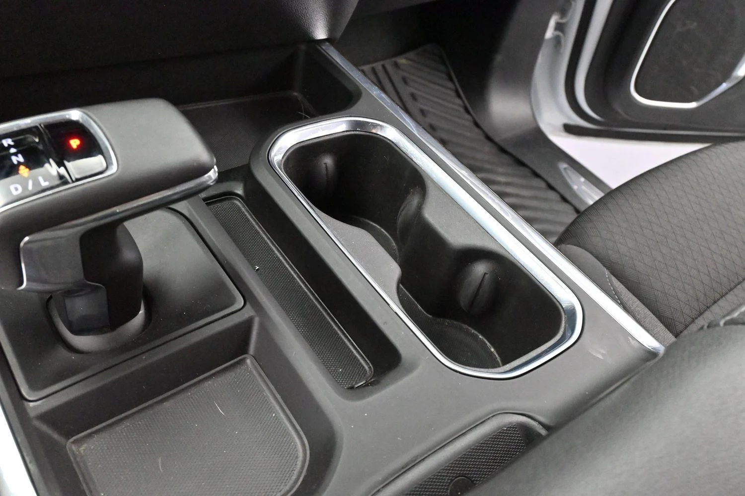 Used 2024 Summit White GMC Elevation image 19