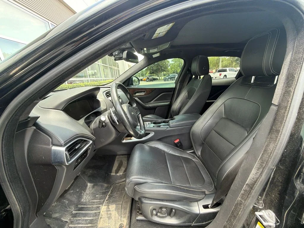 Used 2017  Jaguar S image 3