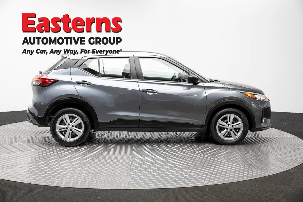 Used 2023 Gray Nissan S image 4