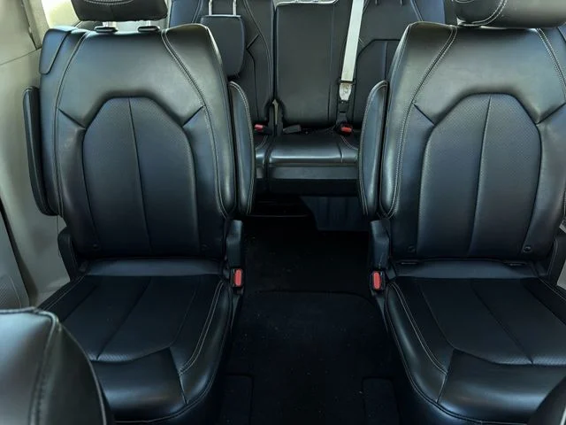 Used 2024 Black Chrysler Touring L image 23