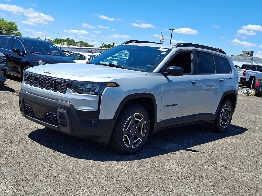 New 2026 Silver Zynith Clear-Coat Exterior Paint Jeep Laredo image 4