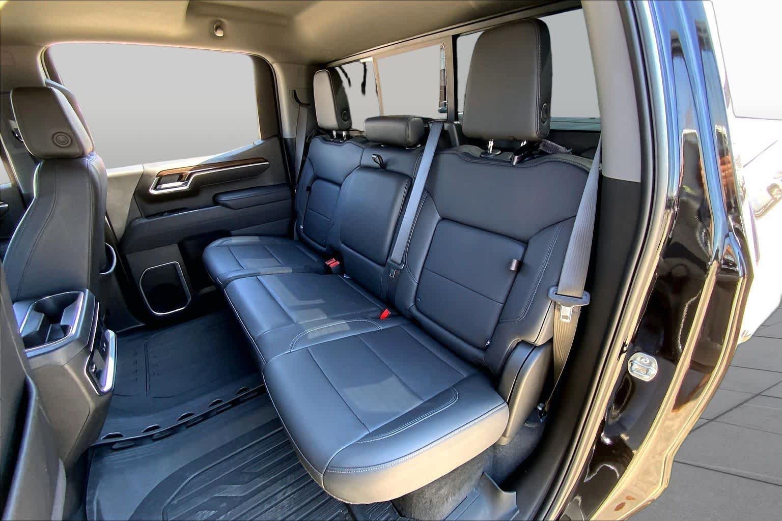 Used 2025 Onyx Black GMC Elevation image 20