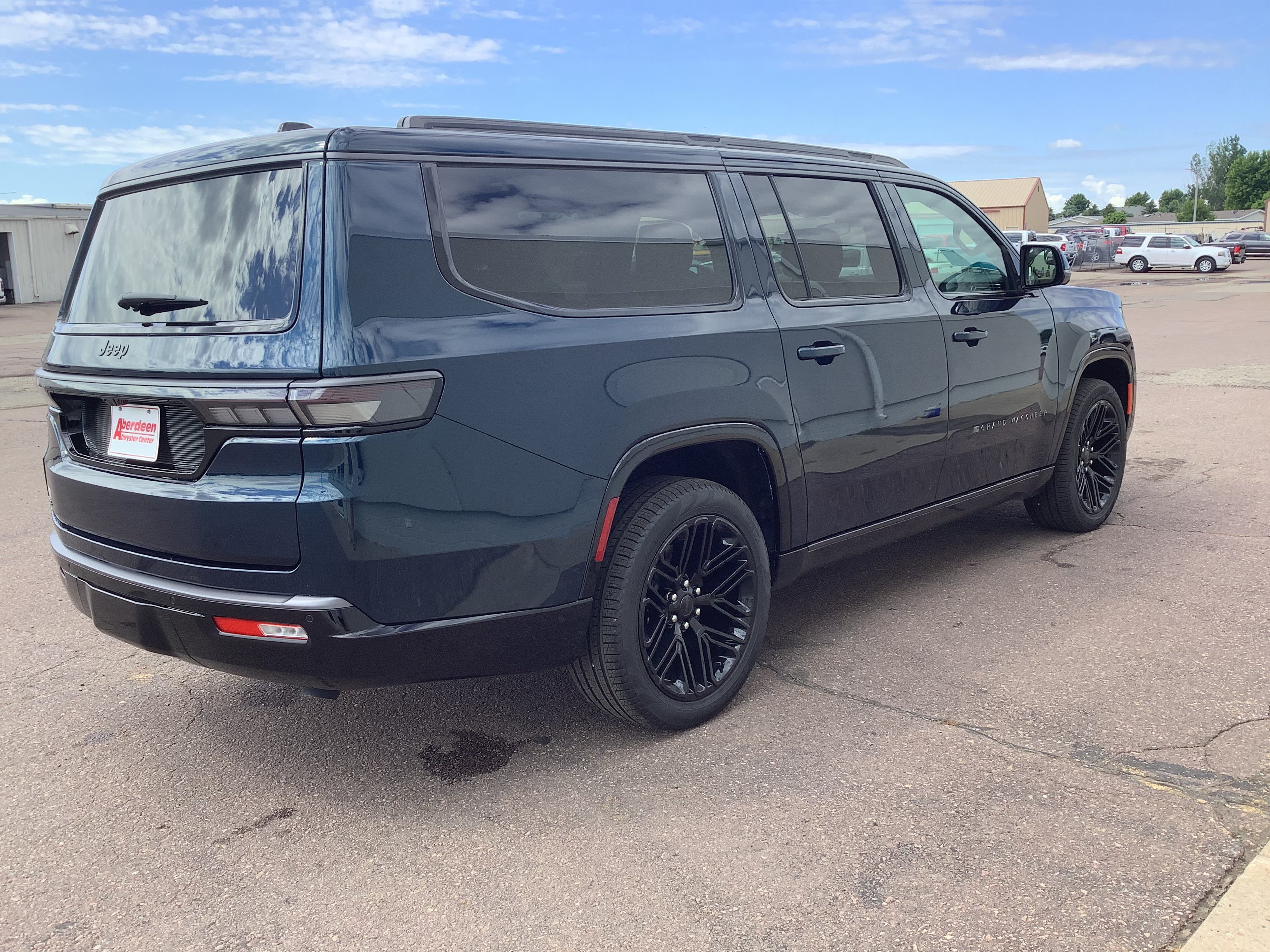 New 2026 Fathom Blue Pearl-Coat Exterior Paint (Late Availability) Jeep Limited Reserve image 4