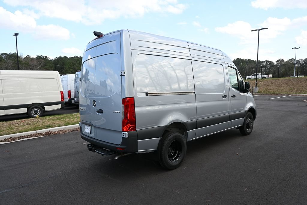 Used 2026 high-tech silver metallic Mercedes-Benz Cargo 144 WB image 24