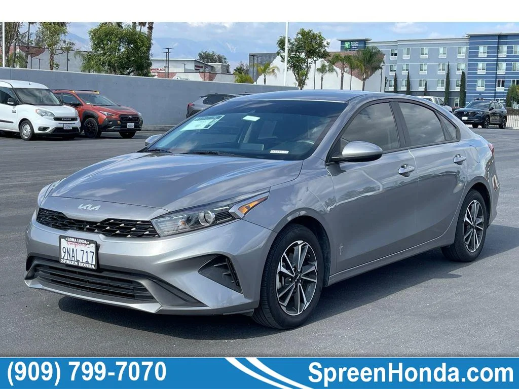 2023 Kia Forte LXS AT's photo