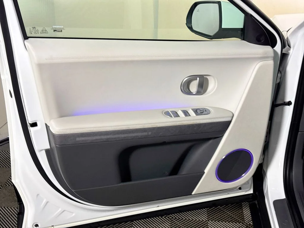 Used 2023 White Hyundai SEL image 10