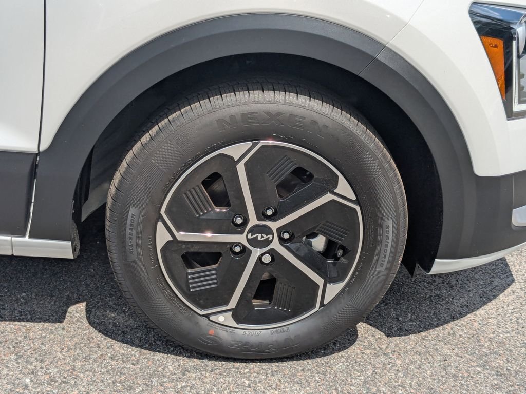 2025 Kia Niro EX - Photo 12