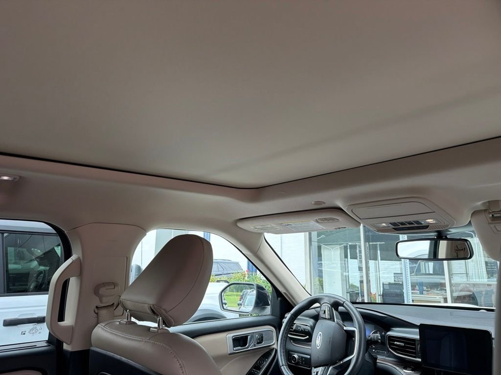 Used 2020 White Ford Limited image 9