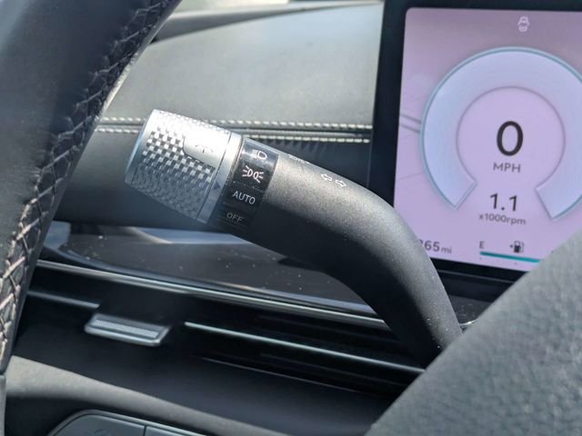 Used 2025 White Genesis 2.5T image 28