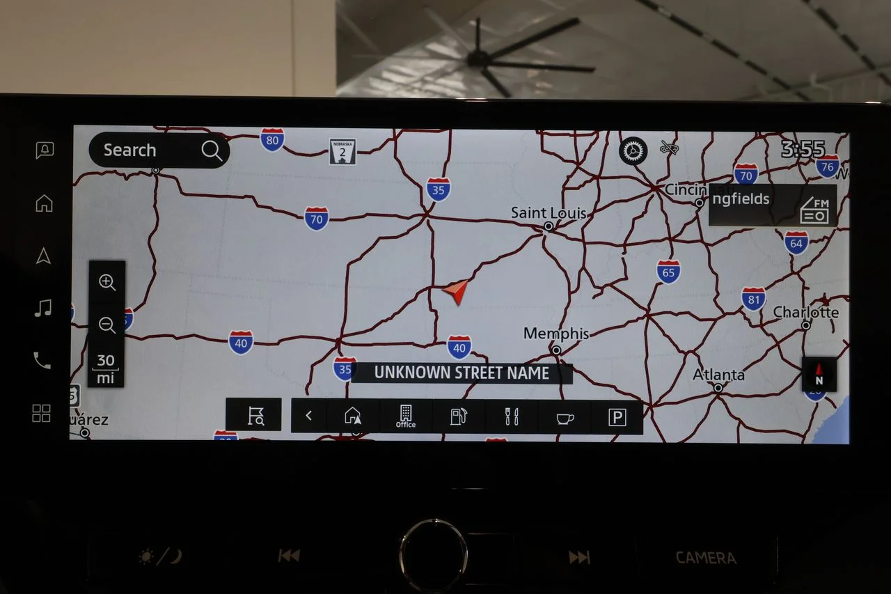 Used 2025 Gray Mitsubishi SE image 13
