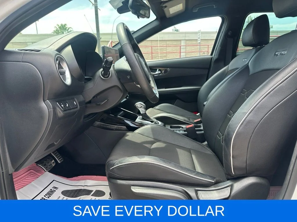 Used 2024 White Kia GT-Line image 11