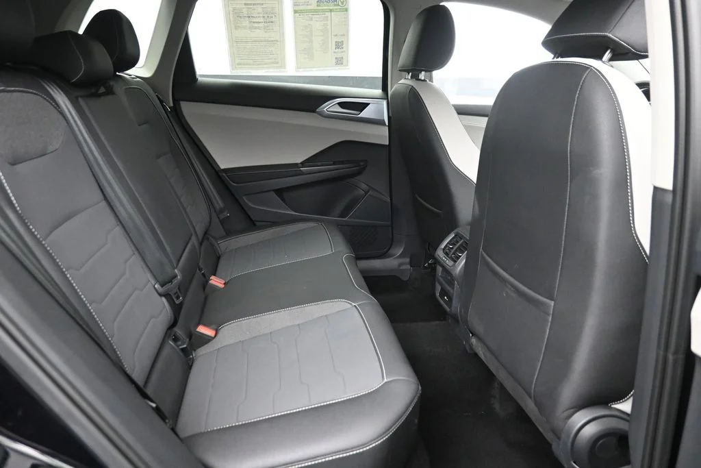 Used 2025 Black Volkswagen 1.5T SE image 10