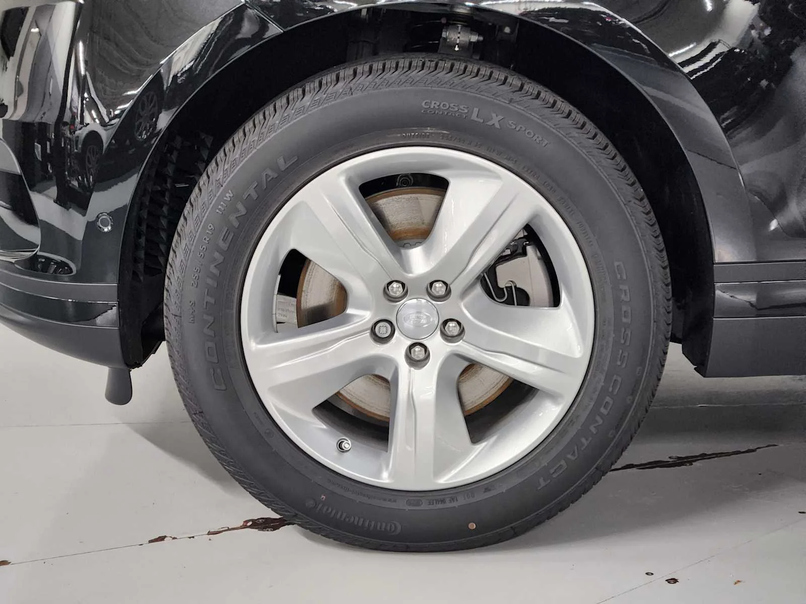 New 2026 Santorini Black Metallic Land Rover S image 12