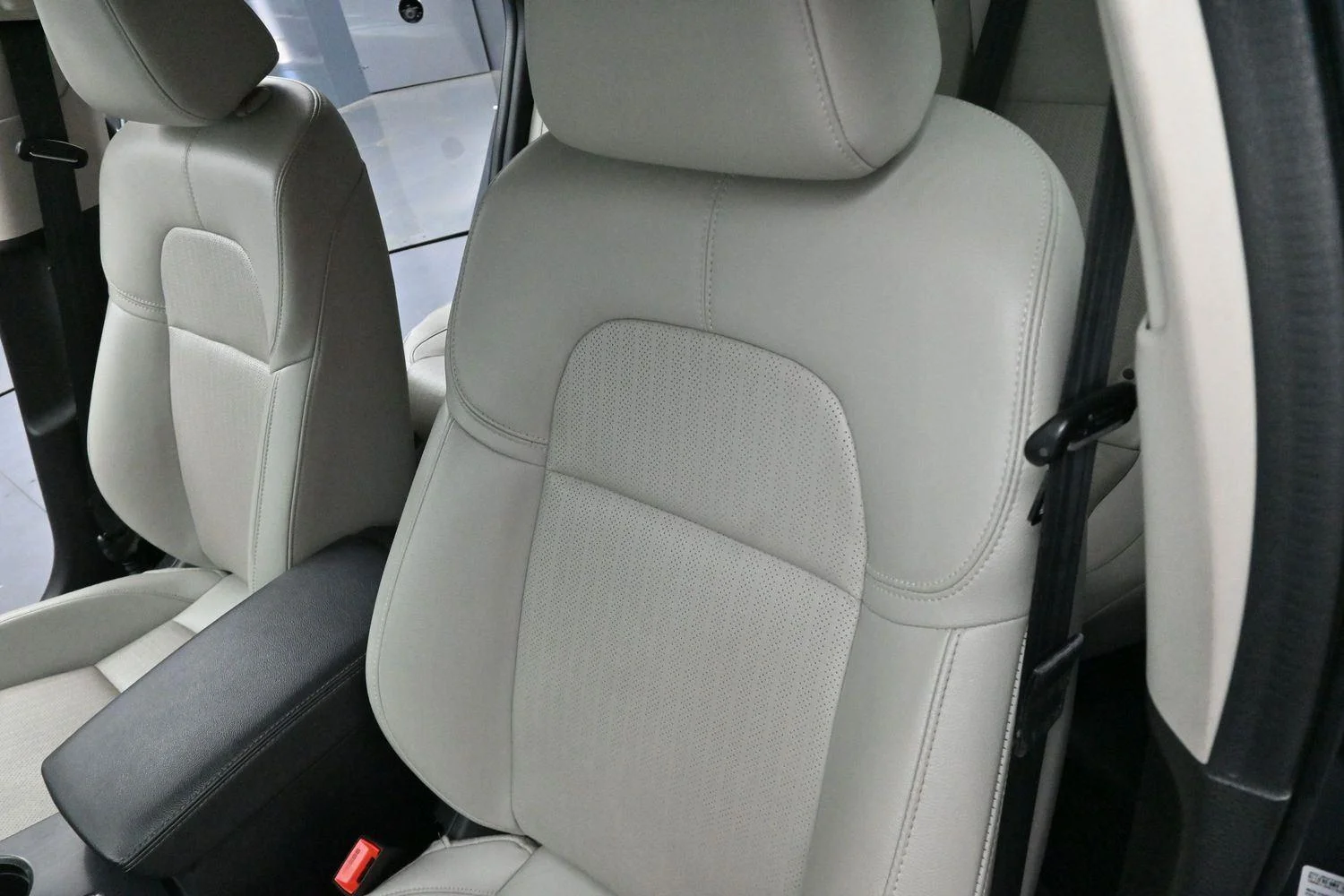Used 2024 Meteorite Gray Metallic Honda Touring image 14