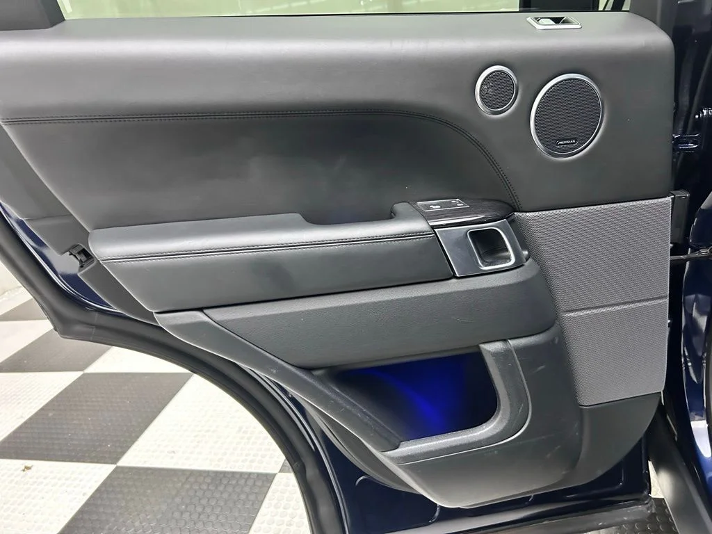 Used 2020 Blue Land Rover HSE Dynamic image 13