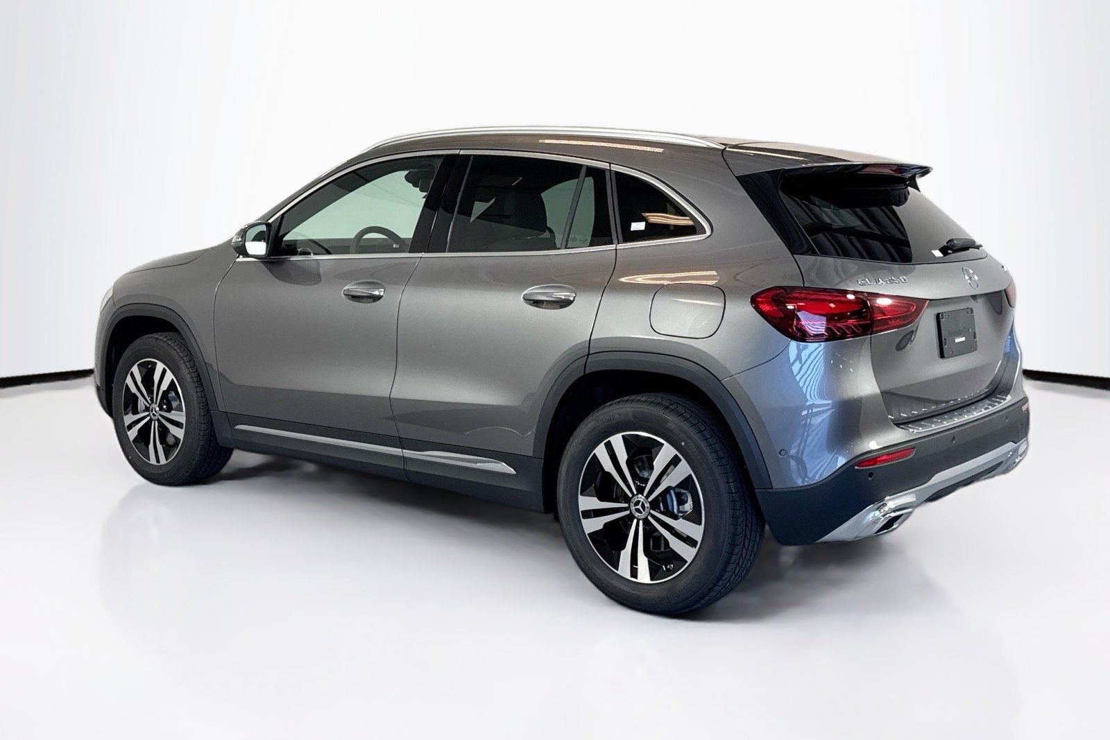 New 2026 Mountain Grey Metallic Mercedes-Benz GLA 250 image 7