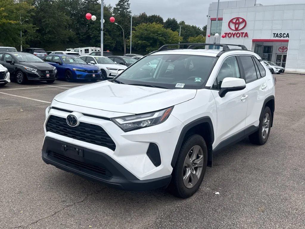 Used 2024 White Toyota XLE image 3