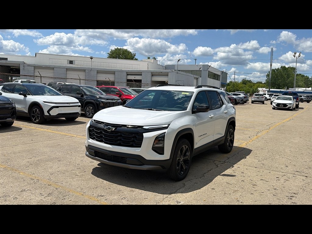2027 Chevrolet Equinox LT - Photo 2