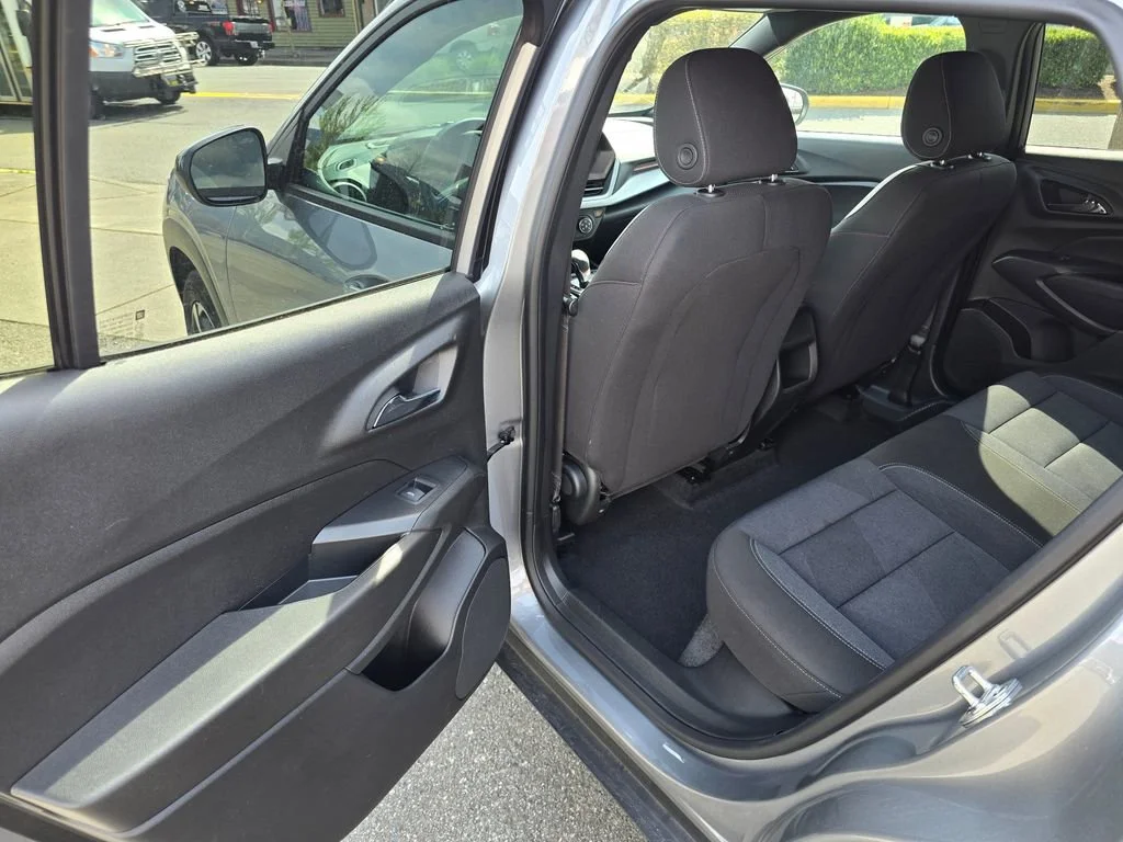 2025 Chevrolet Trax RS - Photo 15