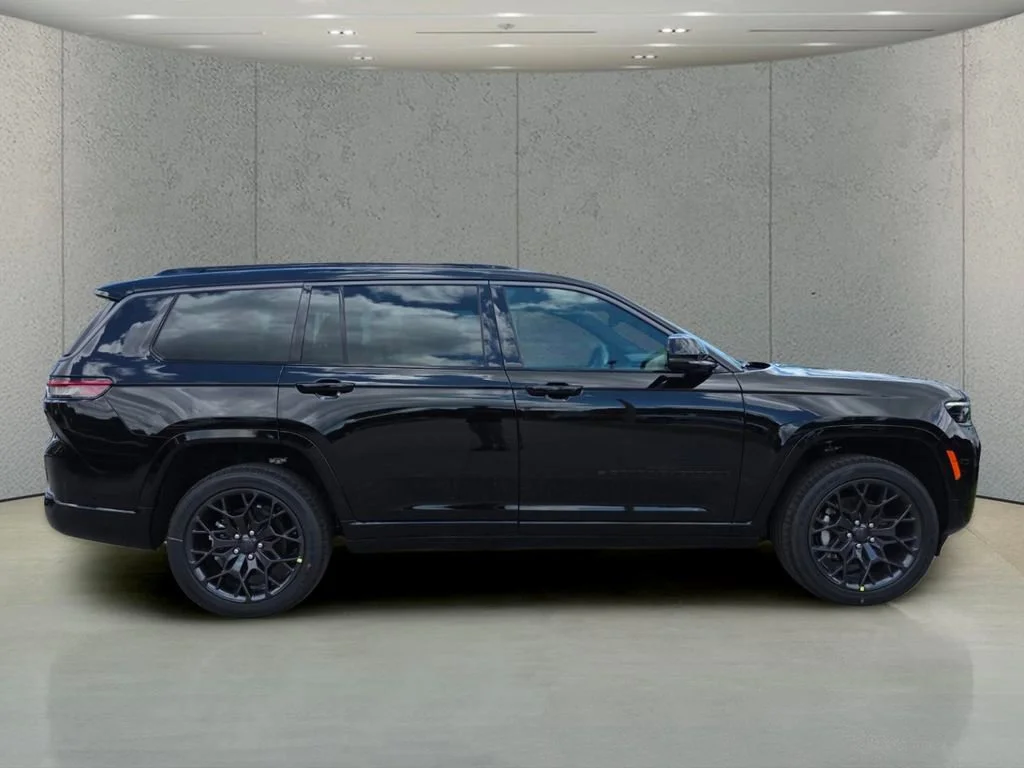 New 2026 Diamond Black Crystal Pearl-Coat Exterior Paint Jeep Summit image 3