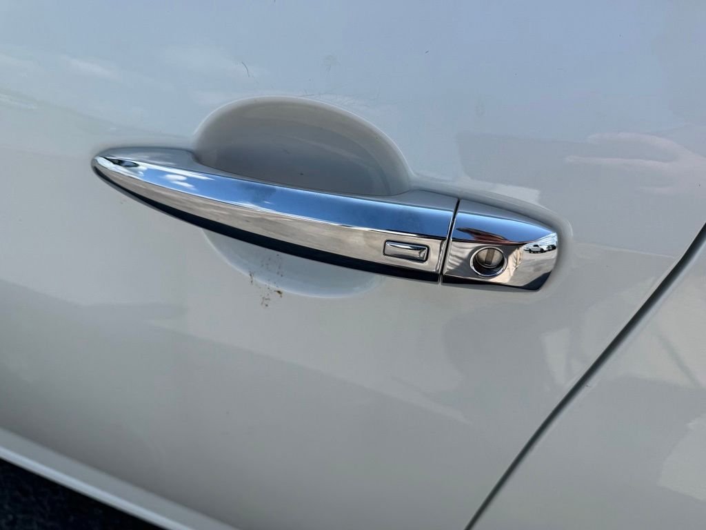 Used 2025 White Nissan 2.5 SL image 3