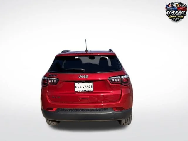 New 2026 Red Hot Pearlcoat Jeep Latitude image 4