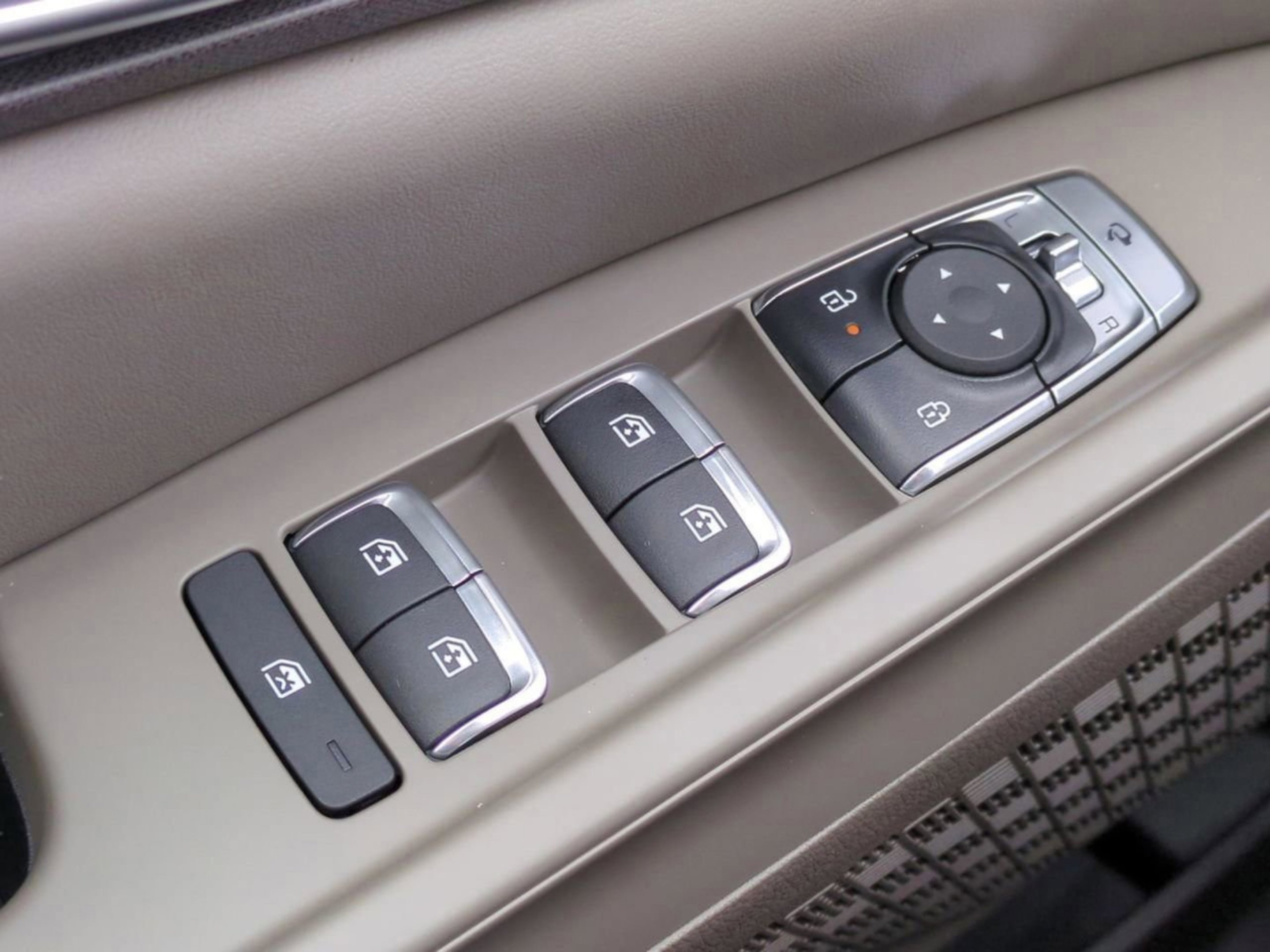 New 2026 Ivory Silver Kia EX image 30
