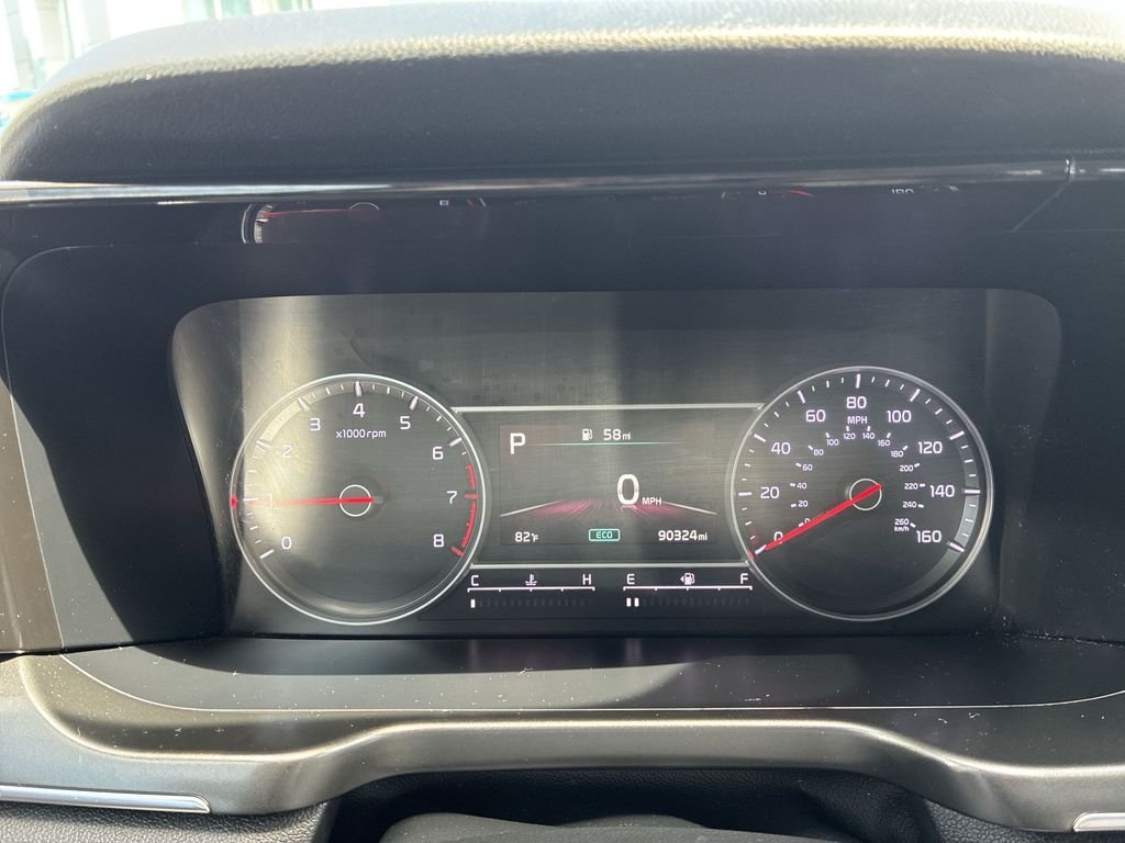 Used 2022 White Kia S image 15