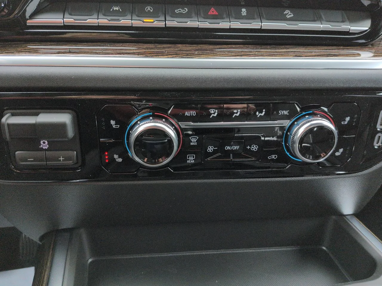 New 2026 Onyx Black GMC Elevation image 35