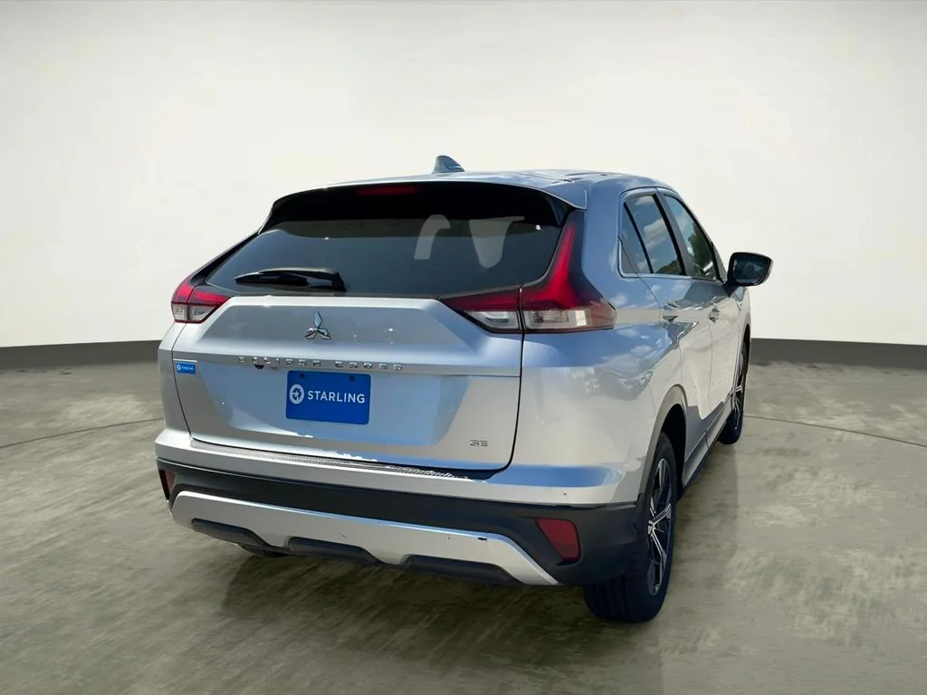 Used 2022  Mitsubishi SE image 8