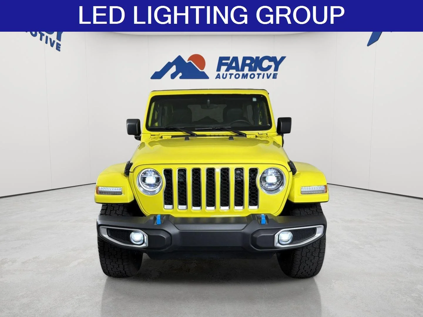 Used 2022 High Velocity Clearcoat Jeep Unlimited Sahara image 4