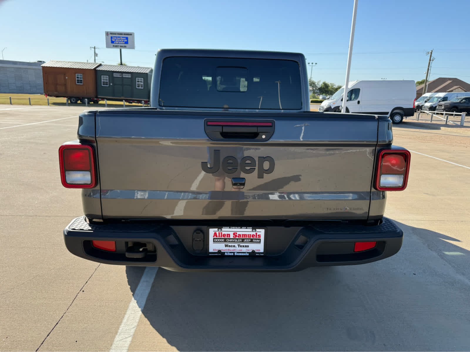 New 2026 Granite Crystal Metallic Clearcoat Jeep Texas Trail image 7