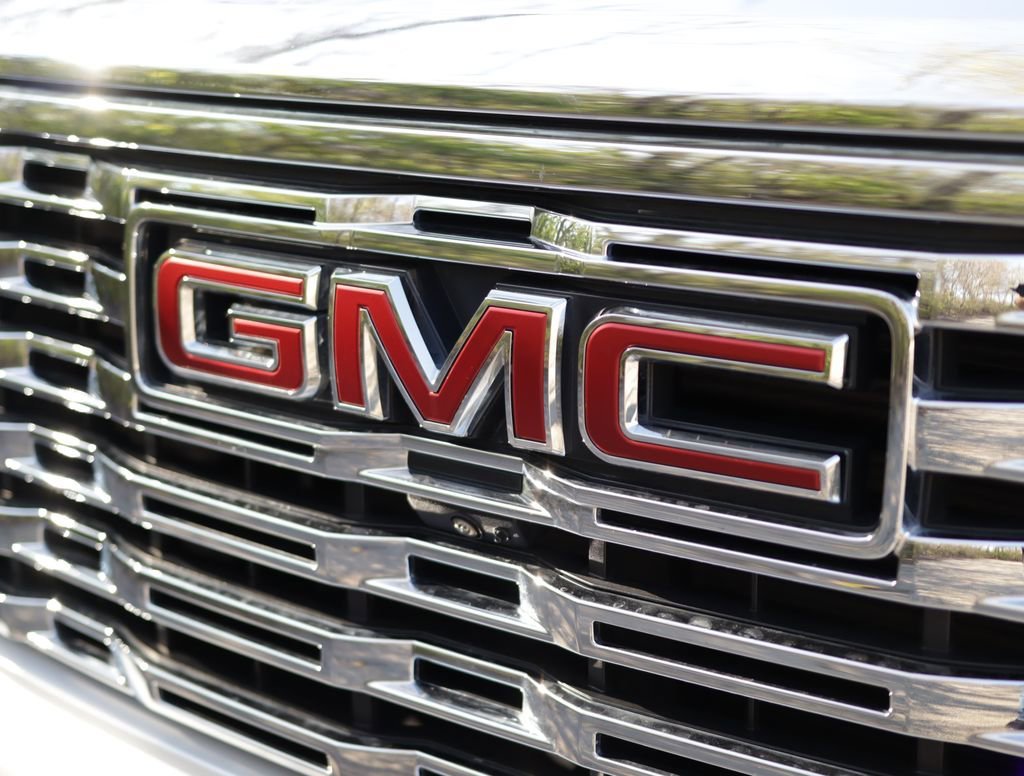 Used 2023 White Frost Tricoat GMC Denali image 36